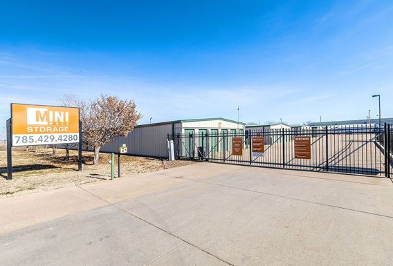 Source URL: https://cdnsc.rentcafe.com/dmslivecafe/2/143515/p1948453_u3103-SalinaCentennial-007_1_PG.jpg?width=-1&height=385&quality=80