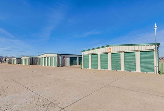 Source URL: https://cdnsc.rentcafe.com/dmslivecafe/2/143515/p1948453_u3103-SalinaCentennial-008_1_PG.jpg?width=-1&height=385&quality=80