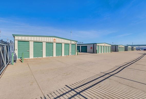 Source URL: https://cdnsc.rentcafe.com/dmslivecafe/2/143515/p1948453_u3103-SalinaCentennial-009_1_PG.jpg?width=-1&height=385&quality=80