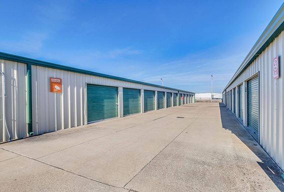 Source URL: https://cdnsc.rentcafe.com/dmslivecafe/2/143515/p1948453_u3103-SalinaCentennial-013_1_PG.jpg?width=-1&height=385&quality=80