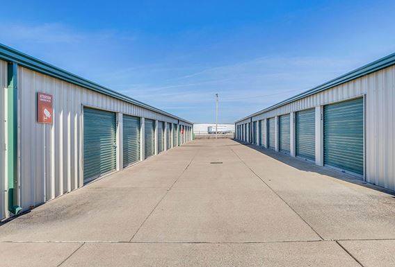 Source URL: https://cdnsc.rentcafe.com/dmslivecafe/2/143515/p1948453_u3103-SalinaCentennial-015_1_PG.jpg?width=-1&height=385&quality=80