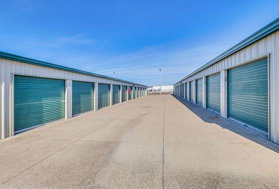 Source URL: https://cdnsc.rentcafe.com/dmslivecafe/2/143515/p1948453_u3103-SalinaCentennial-017_1_PG.jpg?width=-1&height=385&quality=80