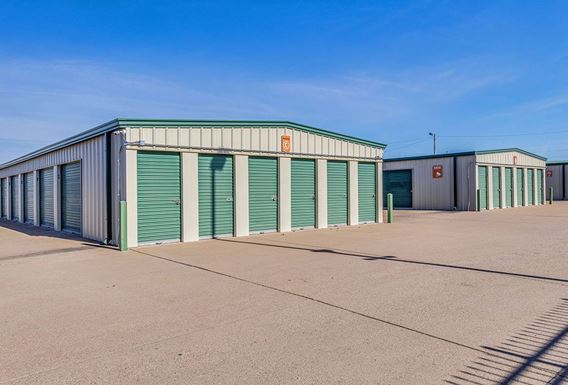 Source URL: https://cdnsc.rentcafe.com/dmslivecafe/2/143515/p1948453_u3103-SalinaCentennial-018_1_PG.jpg?width=-1&height=385&quality=80