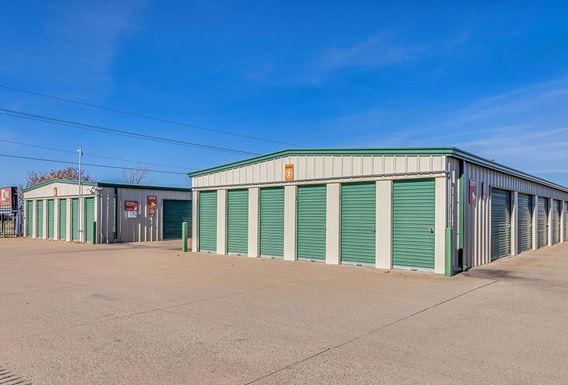 Source URL: https://cdnsc.rentcafe.com/dmslivecafe/2/143515/p1948453_u3103-SalinaCentennial-019_1_PG.jpg?width=-1&height=385&quality=80