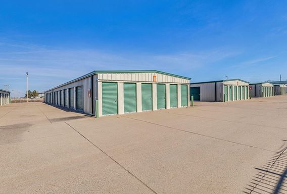 Source URL: https://cdnsc.rentcafe.com/dmslivecafe/2/143515/p1948453_u3103-SalinaCentennial-020_1_PG.jpg?width=-1&height=385&quality=80