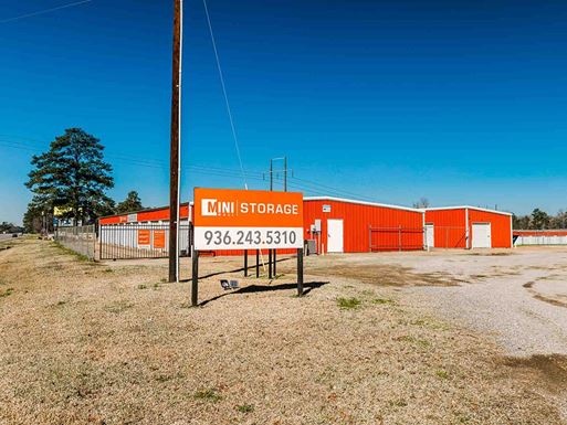 Source URL: https://cdnsc.rentcafe.com/dmslivecafe/2/143515/p2311313_MMSP-23-SiteShoots-Texas-9509-US-69-21_1_PG.jpg?width=-1&height=385&quality=80