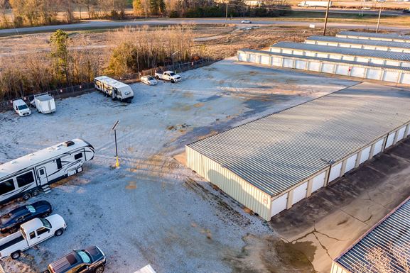 Source URL: https://cdnsc.rentcafe.com/dmslivecafe/2/143515/p2342363_Aerial-View-2_12788_251622340_1_PG.jpg?width=-1&height=385&quality=80