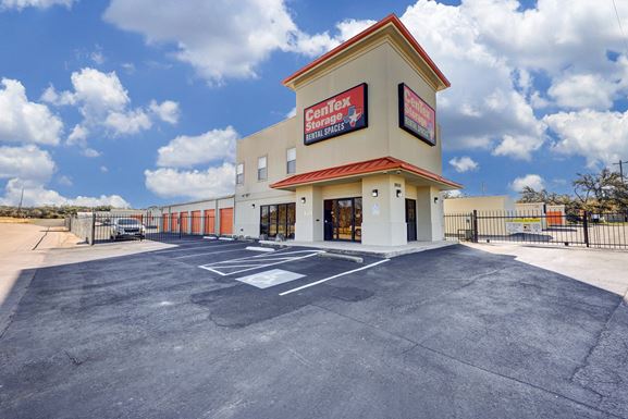 Source URL: https://cdnsc.rentcafe.com/dmslivecafe/2/196835/Ranch%2026552_12%20IMG%2001_1_1.jpg?width=-1&height=385&quality=80