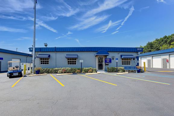 Source URL: https://cdnsc.rentcafe.com/dmslivecafe/2/220663/10%20front%20leasing.jpg?width=-1&height=385&quality=80