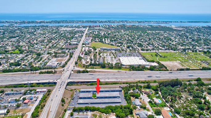 Source URL: https://cdnsc.rentcafe.com/dmslivecafe/2/220663/13%20aerial%20with%20arrow.jpg?width=-1&height=385&quality=80