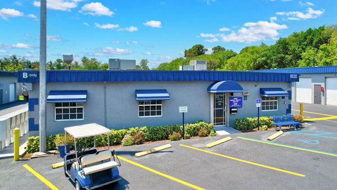 Source URL: https://cdnsc.rentcafe.com/dmslivecafe/2/220663/16%20front%20office%20side.jpg?width=-1&height=385&quality=80