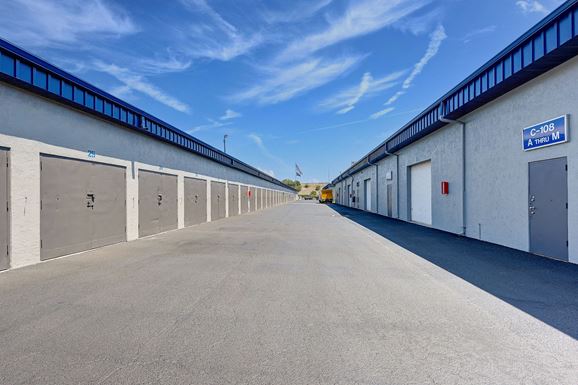 Source URL: https://cdnsc.rentcafe.com/dmslivecafe/2/220663/2%20C%20and%20B%20building%20%20outside.jpg?width=-1&height=385&quality=80