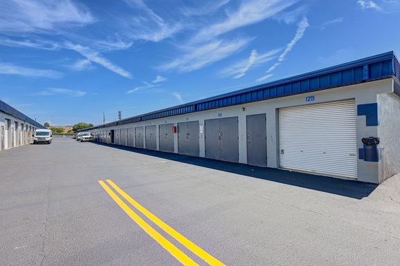 Source URL: https://cdnsc.rentcafe.com/dmslivecafe/2/220663/3%20Outside%20of%20B%20building.jpg?width=-1&height=385&quality=80