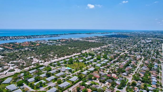 Source URL: https://cdnsc.rentcafe.com/dmslivecafe/2/220663/6%20above%20shot.jpg?width=-1&height=385&quality=80