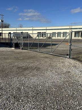 Source URL: https://cdnsc.rentcafe.com/dmslivecafe/2/254019/p1973601_Heath%20-%20Exterior%20-%20Gate1(1).jpg?width=-1&height=385&quality=80