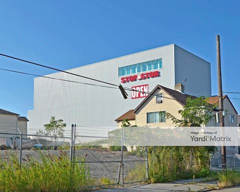 Source URL: https://cdnsc.rentcafe.com/dmslivecafe/3/1057976/1057976-1-4.jpg?width=-1&height=385&quality=80