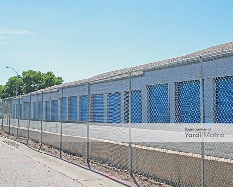 Source URL: https://cdnsc.rentcafe.com/dmslivecafe/3/1058548/1058548-1-5.jpg?width=-1&height=385&quality=80