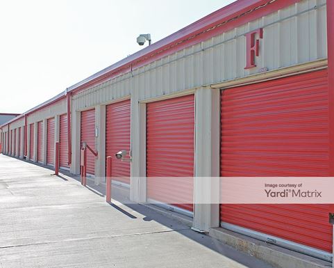 Source URL: https://cdnsc.rentcafe.com/dmslivecafe/3/1058632/1058632-1-5.jpg?width=-1&height=385&quality=80