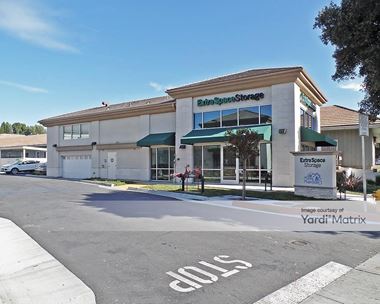Storage Units for Rent available at 1285 Thousand Oaks Blvd, Thousand Oaks, CA 91362
