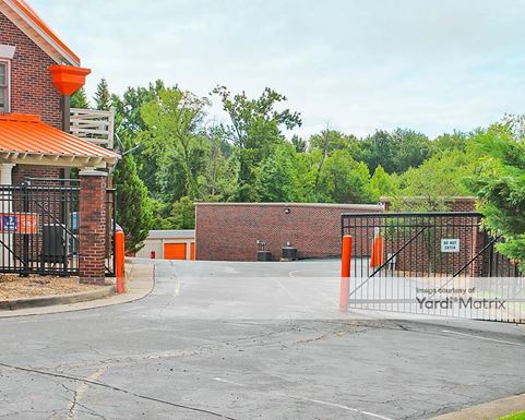 Source URL: https://cdnsc.rentcafe.com/dmslivecafe/3/1060696/1060696-1-5.jpg?width=-1&height=385&quality=80