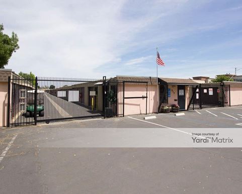 Source URL: https://cdnsc.rentcafe.com/dmslivecafe/3/1061093/1061093-1-3.jpg?width=-1&height=385&quality=80