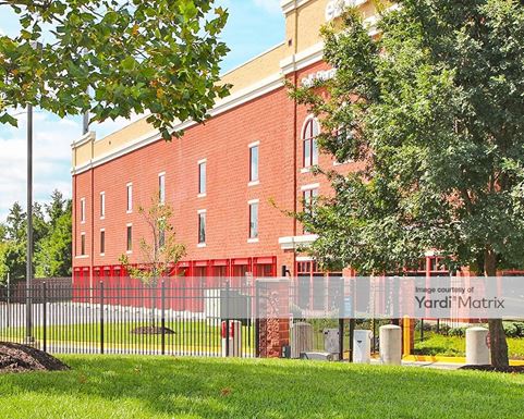 Source URL: https://cdnsc.rentcafe.com/dmslivecafe/3/1061396/1061396-1-5.jpg?width=-1&height=385&quality=80