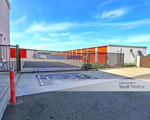 Source URL: https://cdnsc.rentcafe.com/dmslivecafe/3/1061436/1061436-1-2.jpg?width=-1&height=385&quality=80