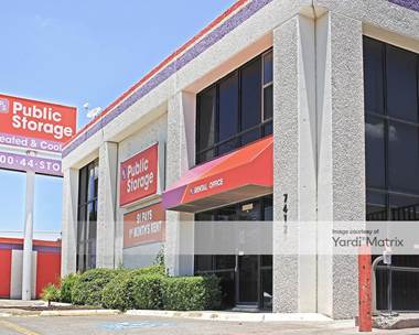 Storage Units for Rent available at 7412 Lemmon Avenue, Dallas, TX 75209