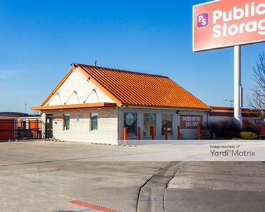 Storage Units for Rent available at 7000 South Cicero Avenue, Bedford Park, IL 60638