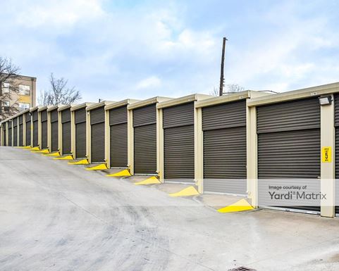 Source URL: https://cdnsc.rentcafe.com/dmslivecafe/3/1061612/1061612-1-2.jpg?width=-1&height=385&quality=80