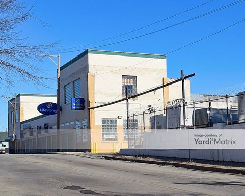 Source URL: https://cdnsc.rentcafe.com/dmslivecafe/3/1061637/1061637-1-4.jpg?width=-1&height=385&quality=80