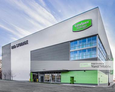 Storage Units for Rent available at 1807 West Devon Avenue, Chicago, IL 60660