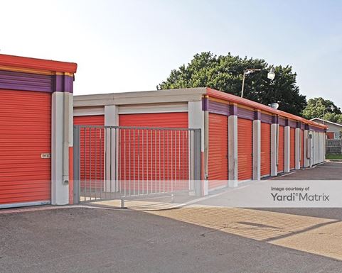 Source URL: https://cdnsc.rentcafe.com/dmslivecafe/3/1061684/1061684-1-4.jpg?width=-1&height=385&quality=80