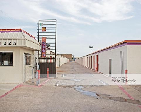 Source URL: https://cdnsc.rentcafe.com/dmslivecafe/3/1061867/1061867-1-2.jpg?width=-1&height=385&quality=80