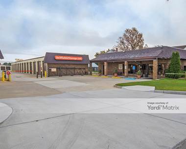 Storage Units for Rent available at 8710 Hampton Blvd, Norfolk, VA 23505