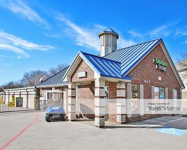 Storage Units for Rent available at 5900 Bryant Irvin Road, Fort Worth, TX 76132