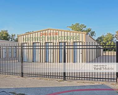 Storage Units for Rent available at 8328 White Settlement Road, White Settlement, TX 76108