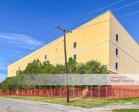 Source URL: https://cdnsc.rentcafe.com/dmslivecafe/3/1062452/1062452-1-4.jpg?width=-1&height=385&quality=80