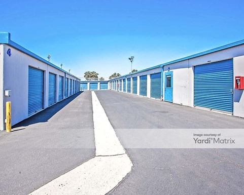 Laurel Canyon Self Storage - 10864 Laurel Canyon Blvd, San Fernando, CA