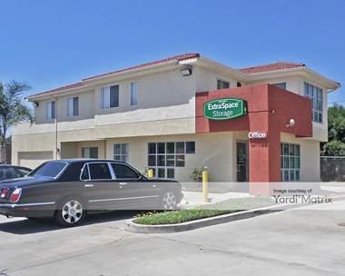 Storage Units for Rent available at 15101 Raymer Street, Van Nuys, CA 91405