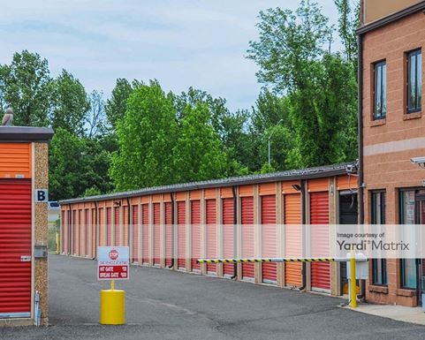 Source URL: https://cdnsc.rentcafe.com/dmslivecafe/3/1063377/1063377-1-3.jpg?width=-1&height=385&quality=80