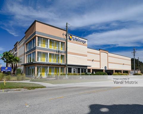 Source URL: https://cdnsc.rentcafe.com/dmslivecafe/3/1063567/1063567-1-5.jpg?width=-1&height=385&quality=80