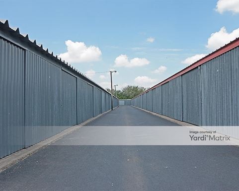 Source URL: https://cdnsc.rentcafe.com/dmslivecafe/3/1063602/1063602-1-5.jpg?width=-1&height=385&quality=80