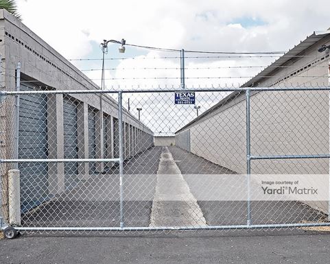 Source URL: https://cdnsc.rentcafe.com/dmslivecafe/3/1063605/1063605-1-5.jpg?width=-1&height=385&quality=80