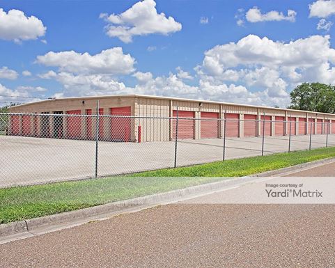 Source URL: https://cdnsc.rentcafe.com/dmslivecafe/3/1063615/1063615-1-4.jpg?width=-1&height=385&quality=80