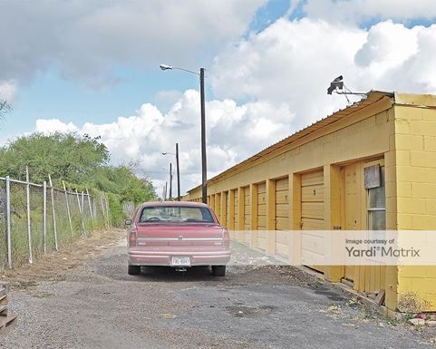 Source URL: https://cdnsc.rentcafe.com/dmslivecafe/3/1063617/1063617-1-4.jpg?width=-1&height=385&quality=80