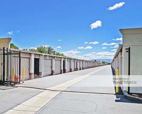 Source URL: https://cdnsc.rentcafe.com/dmslivecafe/3/1063944/1063944-1-4.jpg?width=-1&height=385&quality=80