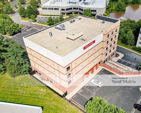 Source URL: https://cdnsc.rentcafe.com/dmslivecafe/3/1064098/1064098-1-4.jpg?width=-1&height=385&quality=80