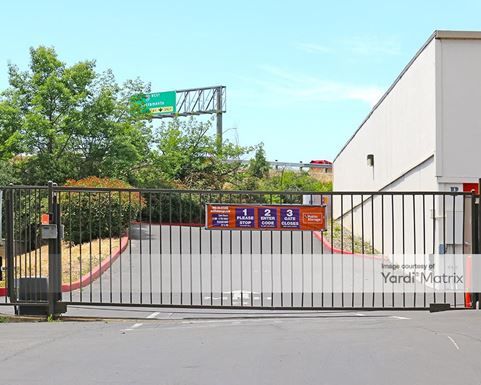 Source URL: https://cdnsc.rentcafe.com/dmslivecafe/3/1064244/1064244-1-2.jpg?width=-1&height=385&quality=80