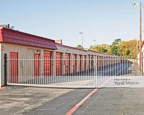 Source URL: https://cdnsc.rentcafe.com/dmslivecafe/3/1064318/1064318-1-4.jpg?width=-1&height=385&quality=80